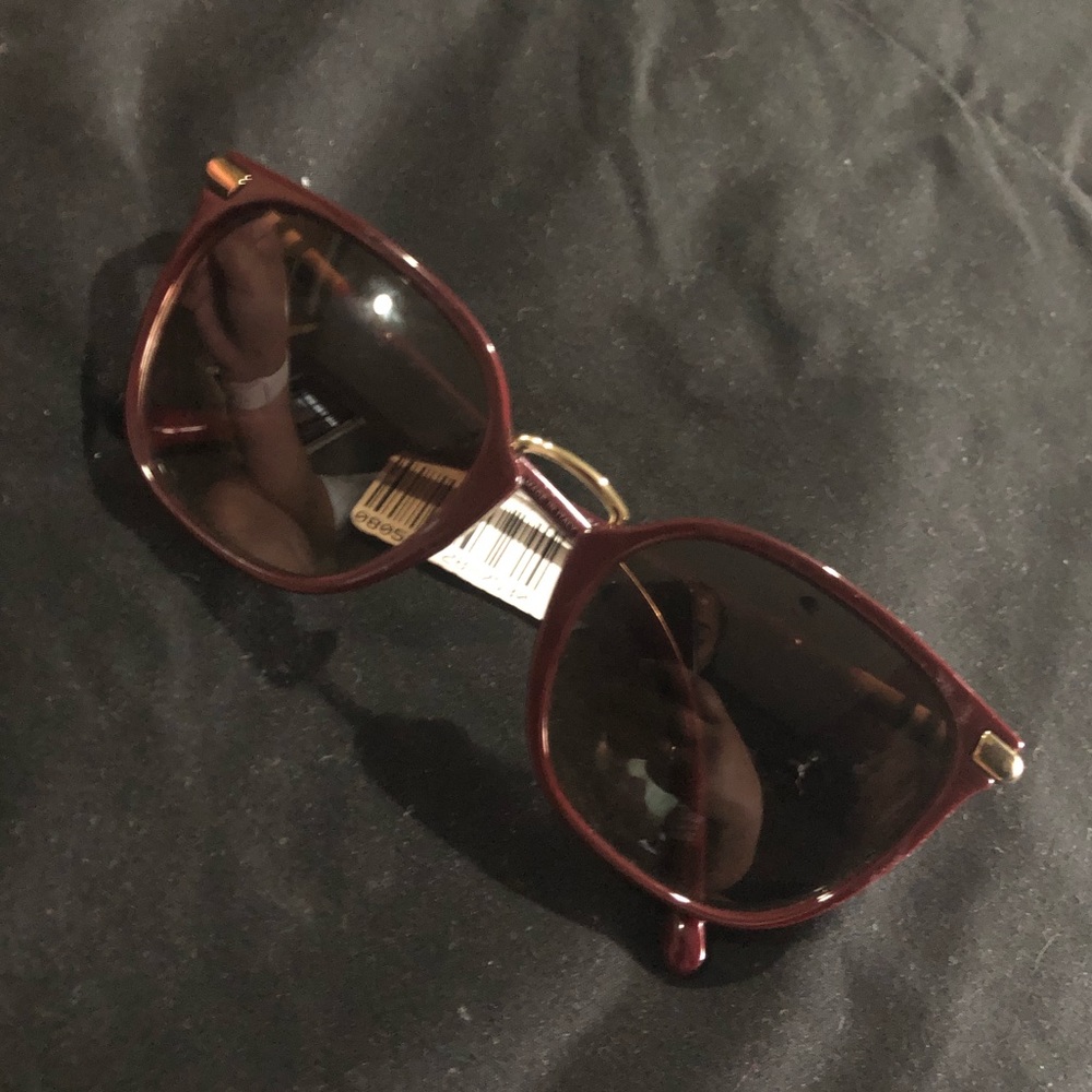 Never worn Bordeaux Burberry Sunglasses